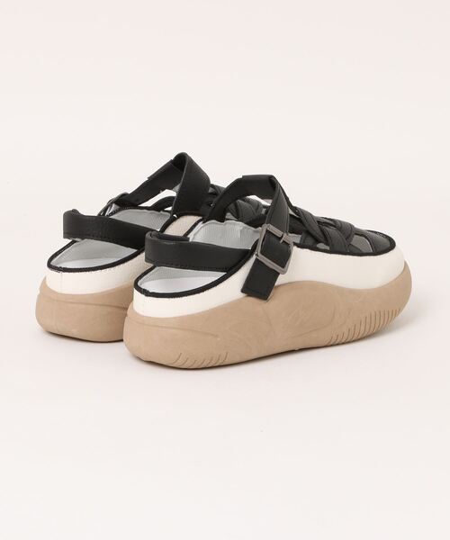 shoes365(シューズスリーシックスファイヴ)の「【shoes365】ホールデザイン通気性サンダル (SS)(サンダル・レディース・オフホワイト/ブラック・22.5cm/23.0cm/23.5cm/24.0cm/24.5cm/25.0cm)」の3枚目の写真