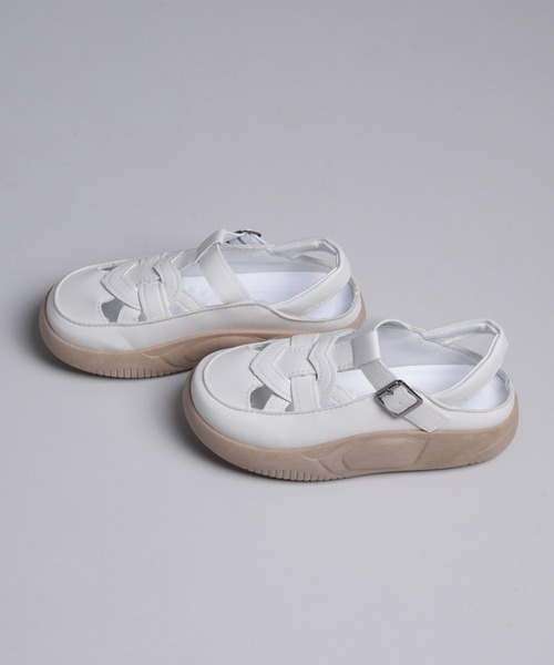 shoes365(シューズスリーシックスファイヴ)の「【shoes365】ホールデザイン通気性サンダル (SS)(サンダル・レディース・オフホワイト/ブラック・22.5cm/23.0cm/23.5cm/24.0cm/24.5cm/25.0cm)」の5枚目の写真