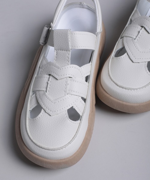 shoes365(シューズスリーシックスファイヴ)の「【shoes365】ホールデザイン通気性サンダル (SS)(サンダル・レディース・オフホワイト/ブラック・22.5cm/23.0cm/23.5cm/24.0cm/24.5cm/25.0cm)」の8枚目の写真