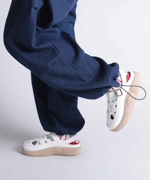shoes365(シューズスリーシックスファイヴ)の「【shoes365】ホールデザイン通気性サンダル (SS)(サンダル・レディース・オフホワイト/ブラック・22.5cm/23.0cm/23.5cm/24.0cm/24.5cm/25.0cm)」の13枚目の写真
