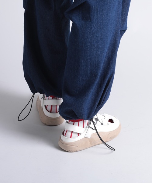 shoes365(シューズスリーシックスファイヴ)の「【shoes365】ホールデザイン通気性サンダル (SS)(サンダル・レディース・オフホワイト/ブラック・22.5cm/23.0cm/23.5cm/24.0cm/24.5cm/25.0cm)」の14枚目の写真