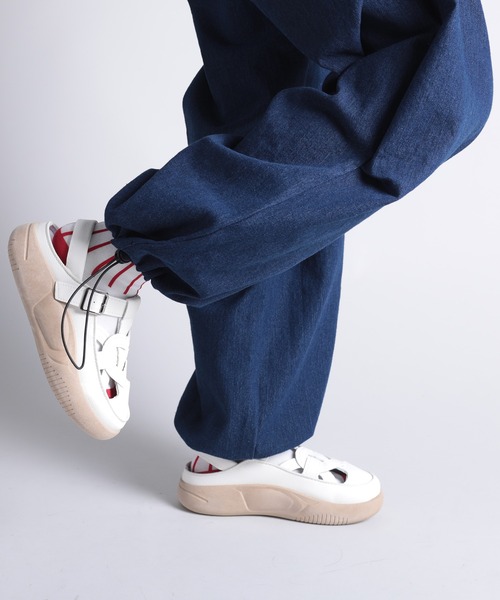 shoes365(シューズスリーシックスファイヴ)の「【shoes365】ホールデザイン通気性サンダル (SS)(サンダル・レディース・オフホワイト/ブラック・22.5cm/23.0cm/23.5cm/24.0cm/24.5cm/25.0cm)」の15枚目の写真