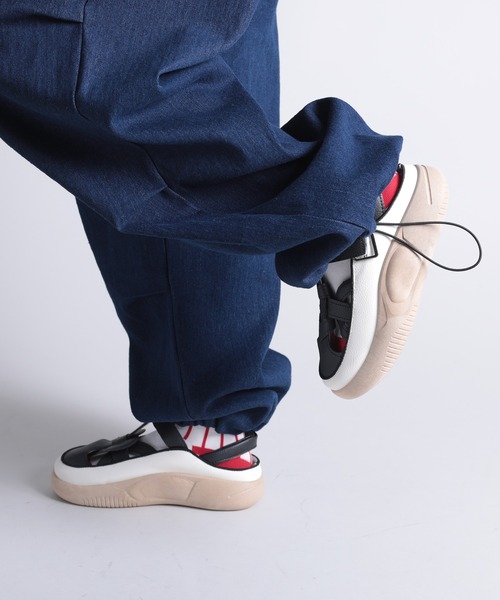 shoes365(シューズスリーシックスファイヴ)の「【shoes365】ホールデザイン通気性サンダル (SS)(サンダル・レディース・オフホワイト/ブラック・22.5cm/23.0cm/23.5cm/24.0cm/24.5cm/25.0cm)」の17枚目の写真