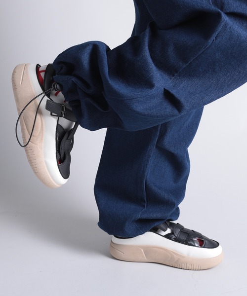 shoes365(シューズスリーシックスファイヴ)の「【shoes365】ホールデザイン通気性サンダル (SS)(サンダル・レディース・オフホワイト/ブラック・22.5cm/23.0cm/23.5cm/24.0cm/24.5cm/25.0cm)」の18枚目の写真