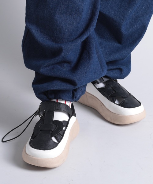 shoes365(シューズスリーシックスファイヴ)の「【shoes365】ホールデザイン通気性サンダル (SS)(サンダル・レディース・オフホワイト/ブラック・22.5cm/23.0cm/23.5cm/24.0cm/24.5cm/25.0cm)」の20枚目の写真