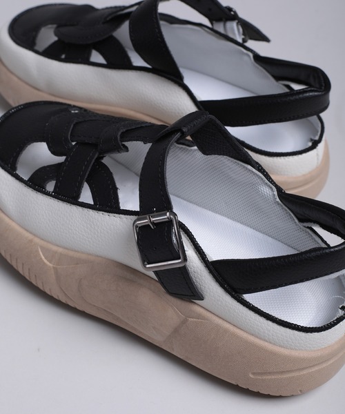 shoes365(シューズスリーシックスファイヴ)の「【shoes365】ホールデザイン通気性サンダル (SS)(サンダル・レディース・オフホワイト/ブラック・22.5cm/23.0cm/23.5cm/24.0cm/24.5cm/25.0cm)」の22枚目の写真