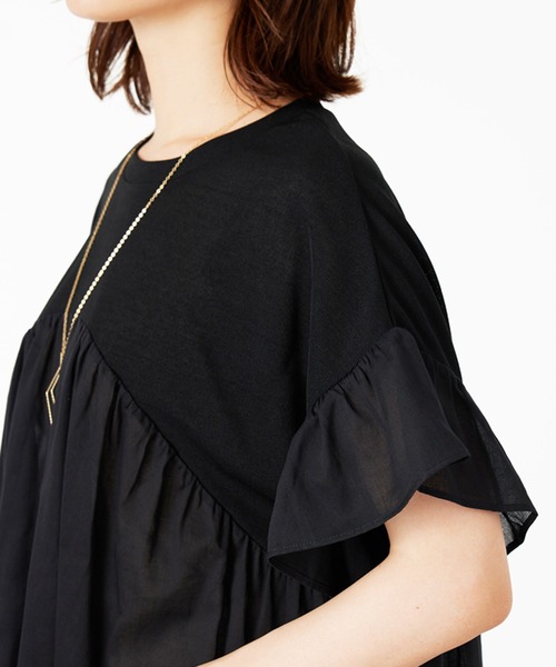 BELLUNA PLUS(ベルーナ)の「異素材使いギャザーチュニック(Tシャツ/カットソー・レディース・ブラック・MEDIUM/LARGE/X-LARGE)」の4枚目の写真