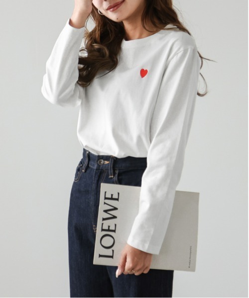 AMELY(エミリー)の「ワンポイントハート刺繍Tシャツ(Tシャツ/カットソー・レディース・ホワイト×レッド/ホワイト×ブラック/ブラック×ホワイト/グレー系その他/ホワイト系その他/グレー系その他2/ホワイト系その他2/ブラック系その他・フリー)」の3枚目の写真