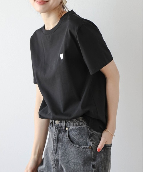 AMELY(エミリー)の「ワンポイントハート刺繍Tシャツ(Tシャツ/カットソー・レディース・ホワイト×レッド/ホワイト×ブラック/ブラック×ホワイト/グレー系その他/ホワイト系その他/グレー系その他2/ホワイト系その他2/ブラック系その他・フリー)」の22枚目の写真