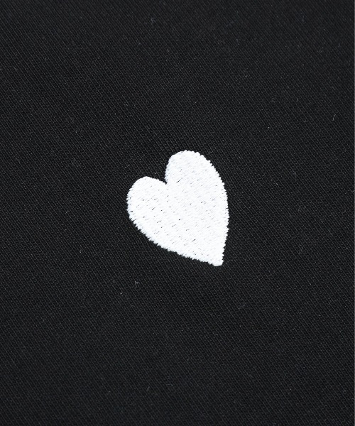 AMELY(エミリー)の「ワンポイントハート刺繍Tシャツ(Tシャツ/カットソー・レディース・ホワイト×レッド/ホワイト×ブラック/ブラック×ホワイト/グレー系その他/ホワイト系その他/グレー系その他2/ホワイト系その他2/ブラック系その他・フリー)」の19枚目の写真