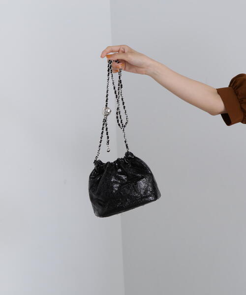 N.（N. Natural Beauty Basic）（エヌエヌナチュラルビューティーベーシック）の「◆メタリックキルトショルダーバッグ（ショルダーバッグ・レディース・ブラック/ゴールド・ﾌﾘ-）」の3枚目の写真