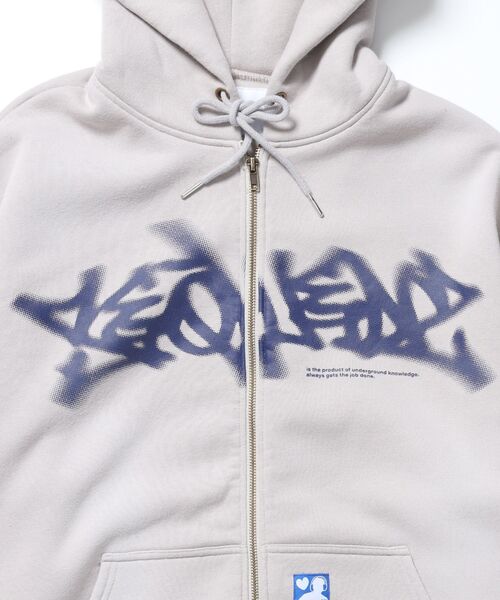 SEQUENZ（シークエンズ）の「＊新色追加【SEQUENZ（シークエンズ）】FADE ZIP P/K /フェード フルジップ オーバーサイズ ヴィンテージライク センターロゴ（パーカー・メンズ・ライトグレー/ピンク系その他2/ブラック/ブラウン/その他1/その他2/ダークネイビー・MEDIUM/X-LARGE/LARGE/SMALL）」の21枚目の写真