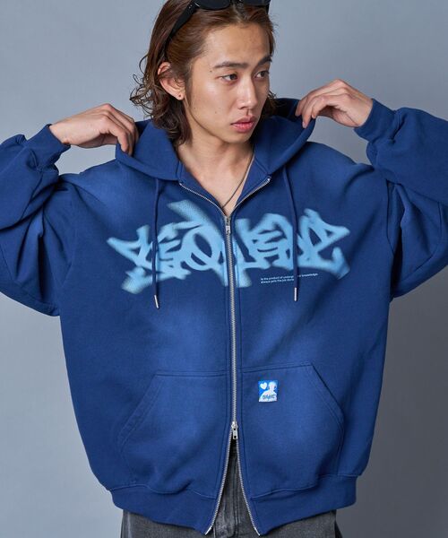 SEQUENZ（シークエンズ）の「＊新色追加【SEQUENZ（シークエンズ）】FADE ZIP P/K /フェード フルジップ オーバーサイズ ヴィンテージライク センターロゴ（パーカー・メンズ・ライトグレー/ピンク系その他2/ブラック/ブラウン/その他1/その他2/ダークネイビー・MEDIUM/X-LARGE/LARGE/SMALL）」の17枚目の写真