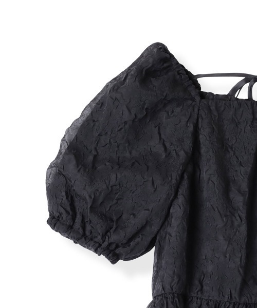 QUEENS COURT（クイーンズコート）の「フラワーエンボスパフスリーブチュニック≪洗濯機で洗える≫（チュニック・レディース・ブラック/ホワイト・M）」の12枚目の写真