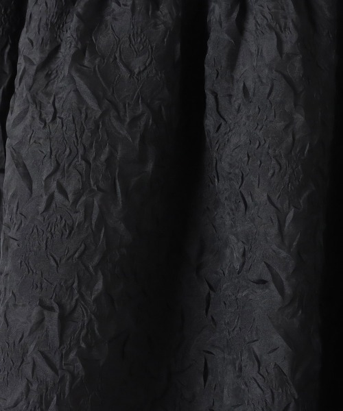 QUEENS COURT（クイーンズコート）の「フラワーエンボスパフスリーブチュニック≪洗濯機で洗える≫（チュニック・レディース・ブラック/ホワイト・M）」の4枚目の写真