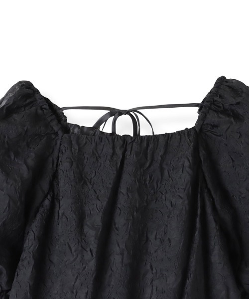 QUEENS COURT（クイーンズコート）の「フラワーエンボスパフスリーブチュニック≪洗濯機で洗える≫（チュニック・レディース・ブラック/ホワイト・M）」の8枚目の写真