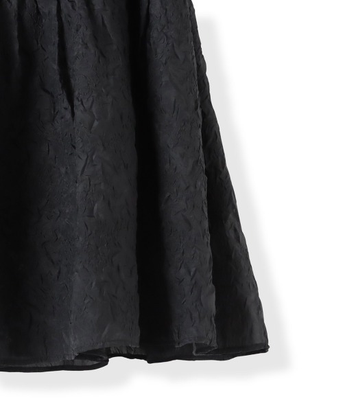 QUEENS COURT（クイーンズコート）の「フラワーエンボスパフスリーブチュニック≪洗濯機で洗える≫（チュニック・レディース・ブラック/ホワイト・M）」の10枚目の写真