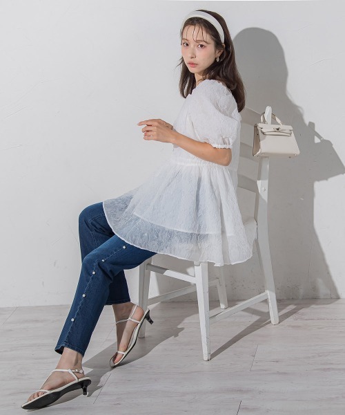 QUEENS COURT（クイーンズコート）の「フラワーエンボスパフスリーブチュニック≪洗濯機で洗える≫（チュニック・レディース・ブラック/ホワイト・M）」の13枚目の写真