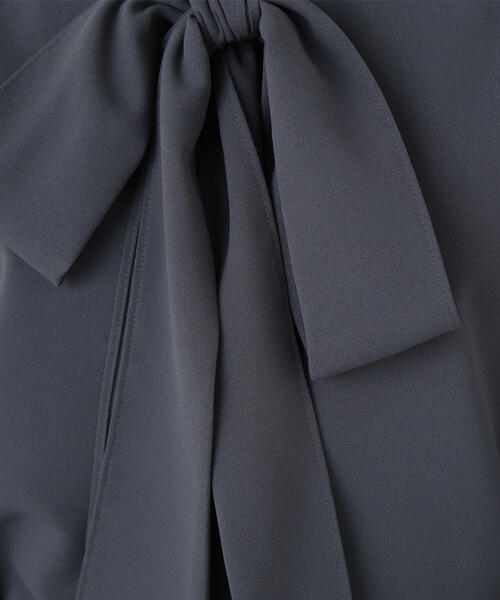 NATURAL BEAUTY BASIC（ナチュラルビューティーベーシック）の「◇リボンボウタイブラウス（シャツ/ブラウス・レディース・チャコールグレー/オフホワイト/ブルー・SMALL/MEDIUM）」の11枚目の写真