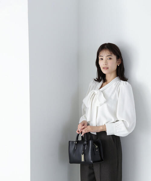 NATURAL BEAUTY BASIC（ナチュラルビューティーベーシック）の「◇リボンボウタイブラウス（シャツ/ブラウス・レディース・チャコールグレー/オフホワイト/ブルー・SMALL/MEDIUM）」の18枚目の写真