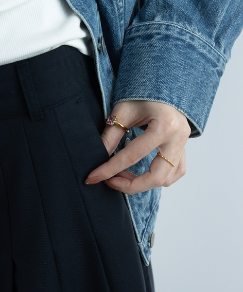 abaskdesign（アバスクデザイン）の「金属アレルギー対応 ツイストデザインステンレスリング（リング・レディース・シルバー/ゴールド・18号/16号/10号/14号/12号）」の5枚目の写真