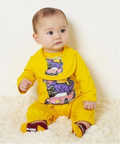 XLARGE KIDS(エクストララージキッズ)の「恐竜&クラシックカー2WAYオール(ロンパース・キッズ・ブラック/ホワイト/イエロー・50-70cm)」の4枚目の写真