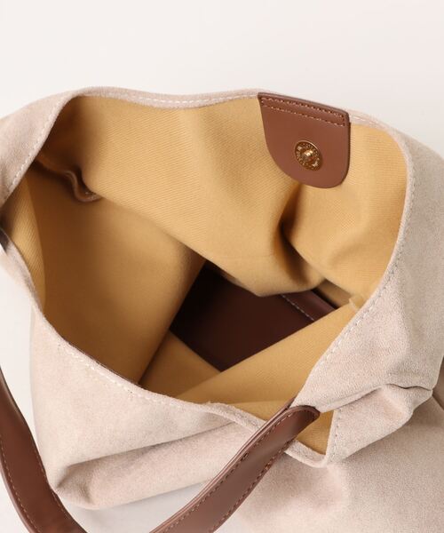 ammy.（エイミードット）の「【 ammy. / エイミードット 】 スエード調 シンプル ショルダーバッグ / ポーチ付き（ショルダーバッグ・レディース・ブラウン/ダークグリーン/アイボリー/ブラック/ブラウン系・FREE）」の8枚目の写真