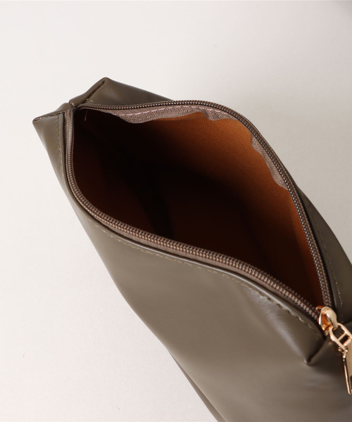 ammy.（エイミードット）の「【 ammy. / エイミードット 】 スエード調 シンプル ショルダーバッグ / ポーチ付き（ショルダーバッグ・レディース・ブラウン/ダークグリーン/アイボリー/ブラック/ブラウン系・FREE）」の13枚目の写真