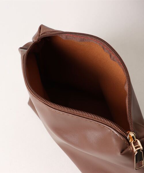 ammy.（エイミードット）の「【 ammy. / エイミードット 】 スエード調 シンプル ショルダーバッグ / ポーチ付き（ショルダーバッグ・レディース・ブラウン/ダークグリーン/アイボリー/ブラック/ブラウン系・FREE）」の16枚目の写真