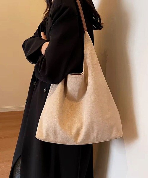 ammy.（エイミードット）の「【 ammy. / エイミードット 】 スエード調 シンプル ショルダーバッグ / ポーチ付き（ショルダーバッグ・レディース・ブラウン/ダークグリーン/アイボリー/ブラック/ブラウン系・FREE）」の2枚目の写真