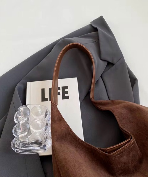 ammy.（エイミードット）の「【 ammy. / エイミードット 】 スエード調 シンプル ショルダーバッグ / ポーチ付き（ショルダーバッグ・レディース・ブラウン/ダークグリーン/アイボリー/ブラック/ブラウン系・FREE）」の18枚目の写真