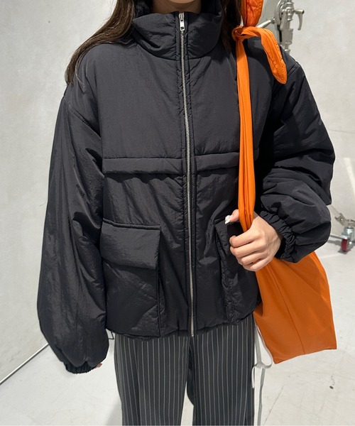 kutir（クティール）の「【2サイズ展開】アソートポケットパディングブルゾン（ブルゾン・レディース・ブラック系/ブラウン/ネイビー系/ブラック/ライトベージュ・MEDIUM/LARGE）」の6枚目の写真