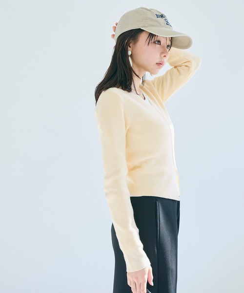 coca(coca)(コカ)の「フロントスリットVネックニット(ニット/セーター・レディース・グレー/レッド/アイボリー/ブラック/イエロー/ホワイト・L/M/S)」の11枚目の写真