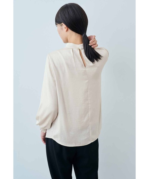 IEDIT（イディット）の「ＩＥＤＩＴ　ほの光沢のマットサテンが上品な　抗菌防臭加工インナー付きドッキングブラウス（シャツ/ブラウス・レディース・ライトベージュ/ブラウン系その他/ブルーグリーン・L/3L/M/LL/S）」の9枚目の写真