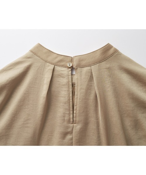 IEDIT（イディット）の「ＩＥＤＩＴ　ほの光沢のマットサテンが上品な　抗菌防臭加工インナー付きドッキングブラウス（シャツ/ブラウス・レディース・ライトベージュ/ブラウン系その他/ブルーグリーン・L/3L/M/LL/S）」の6枚目の写真