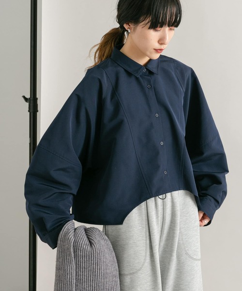 KBF（ケイビーエフ）の「フォルムシャツ（シャツ/ブラウス・レディース・ベージュ/ネイビー/オフホワイト・ONE）」の19枚目の写真