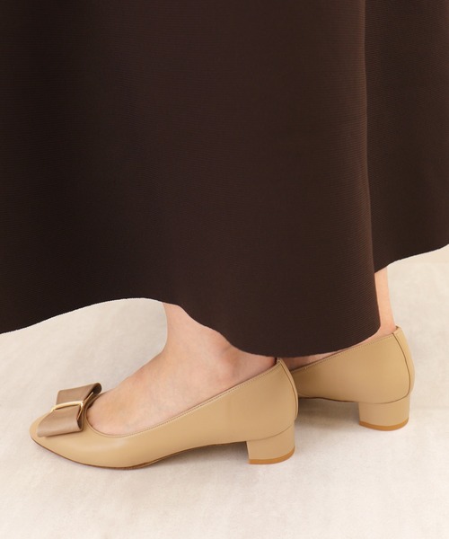 artemis by DIANA(アルテミスバイダイアナ)の「グログランリボン ローヒールパンプス(パンプス・レディース・ブラック/アイボリー/ネイビー/クリアブラック/ベージュ・22.5cm/23.0cm/23.5cm/24.0cm/24.5cm/25.0cm/22.0cm)」の8枚目の写真