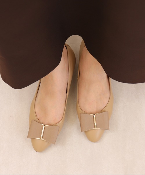 artemis by DIANA(アルテミスバイダイアナ)の「グログランリボン ローヒールパンプス(パンプス・レディース・ブラック/アイボリー/ネイビー/クリアブラック/ベージュ・22.5cm/23.0cm/23.5cm/24.0cm/24.5cm/25.0cm/22.0cm)」の7枚目の写真