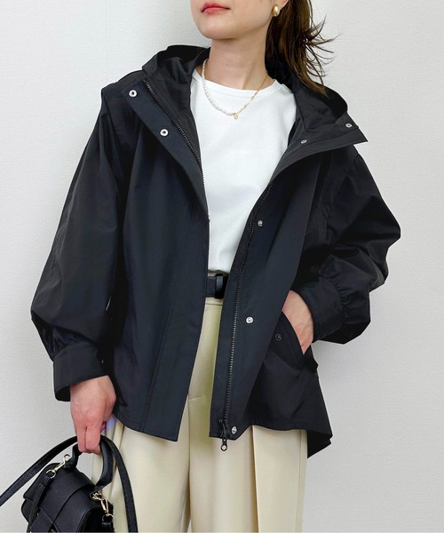 LUGIVA（ルギヴァ）の「バックチュール2WAYマウンテンパーカー（マウンテンパーカー・レディース・オフホワイト/ブラック・M）」の12枚目の写真