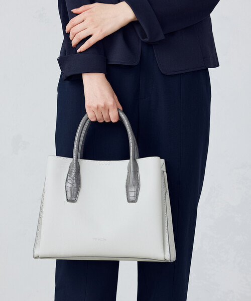 MONO　COMME CA（モノコムサ）の「型押しハンドルバッグ（ハンドバッグ・レディース・ダークグレー/ブラック/グレー・FREE）」の3枚目の写真