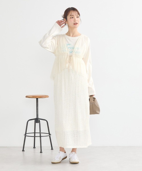 earth music&ecology(アースミュージックアンドエコロジー)の「チュールドロストギャザーベスト(ベスト・レディース・ブラック/アイボリー/ライトグレー・FREE)」の7枚目の写真