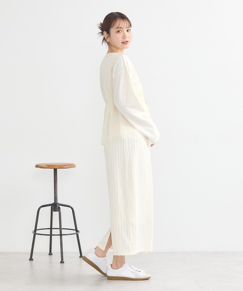 earth music&ecology(アースミュージックアンドエコロジー)の「チュールドロストギャザーベスト(ベスト・レディース・ブラック/アイボリー/ライトグレー・FREE)」の8枚目の写真