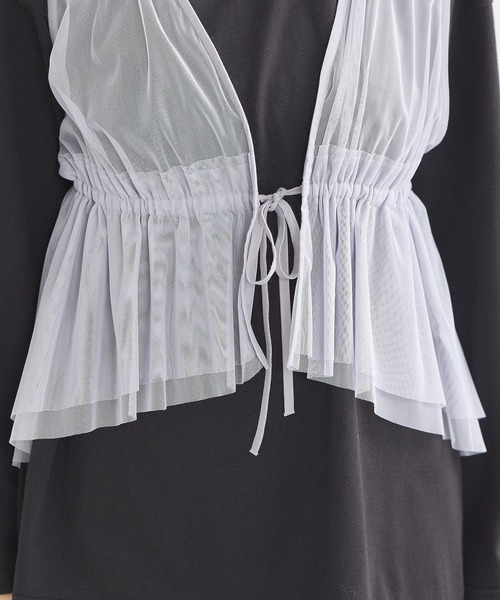 earth music&ecology(アースミュージックアンドエコロジー)の「チュールドロストギャザーベスト(ベスト・レディース・ブラック/アイボリー/ライトグレー・FREE)」の15枚目の写真