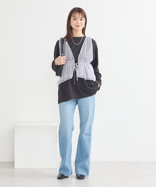 earth music&ecology(アースミュージックアンドエコロジー)の「チュールドロストギャザーベスト(ベスト・レディース・ブラック/アイボリー/ライトグレー・FREE)」の12枚目の写真