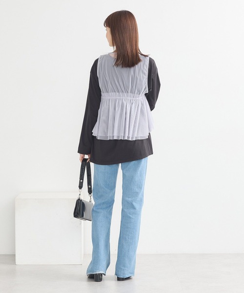 earth music&ecology(アースミュージックアンドエコロジー)の「チュールドロストギャザーベスト(ベスト・レディース・ブラック/アイボリー/ライトグレー・FREE)」の14枚目の写真