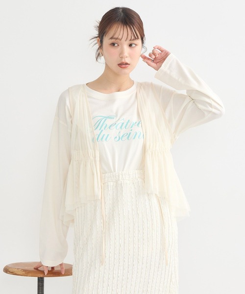 earth music&ecology(アースミュージックアンドエコロジー)の「チュールドロストギャザーベスト(ベスト・レディース・ブラック/アイボリー/ライトグレー・FREE)」の4枚目の写真