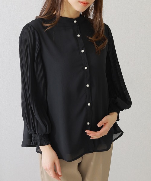 Lace Ladies(レースレディース)の「バンドカラー パールボタン プリーツ袖 シアー ブラウス(シャツ/ブラウス・レディース・アイボリー/ベージュ/ブラック/チャコールグレー・FREE/S)」の1枚目の写真