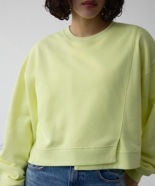 AZUL by moussy(アズールバイマウジー)の「クロップドスウェットトップス(スウェット・レディース・アイボリー/ライム/ブラック/チャコールグレー・FREE)」の4枚目の写真
