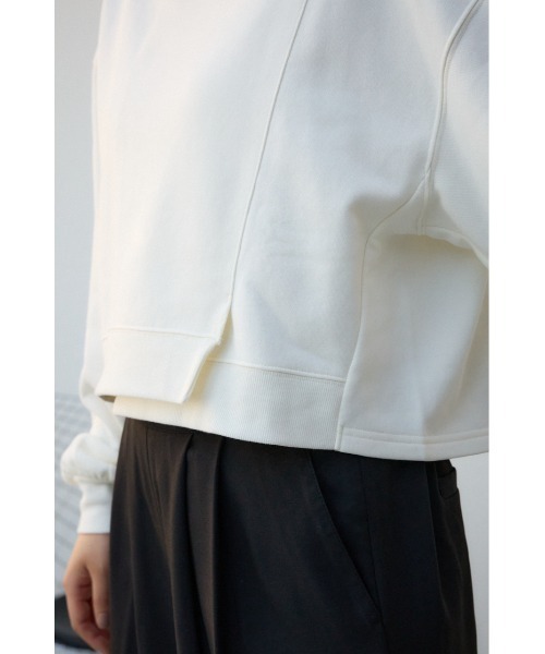 AZUL by moussy(アズールバイマウジー)の「クロップドスウェットトップス(スウェット・レディース・アイボリー/ライム/ブラック/チャコールグレー・FREE)」の14枚目の写真