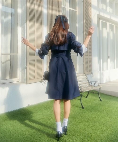 SWINGLE（スウィングル）の「エレガンスドレストレンチコート（トレンチコート・レディース・ベージュ/ネイビー/サックスブルー・SMALL/MEDIUM）」の7枚目の写真